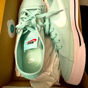 Nike canvas tennis shoes